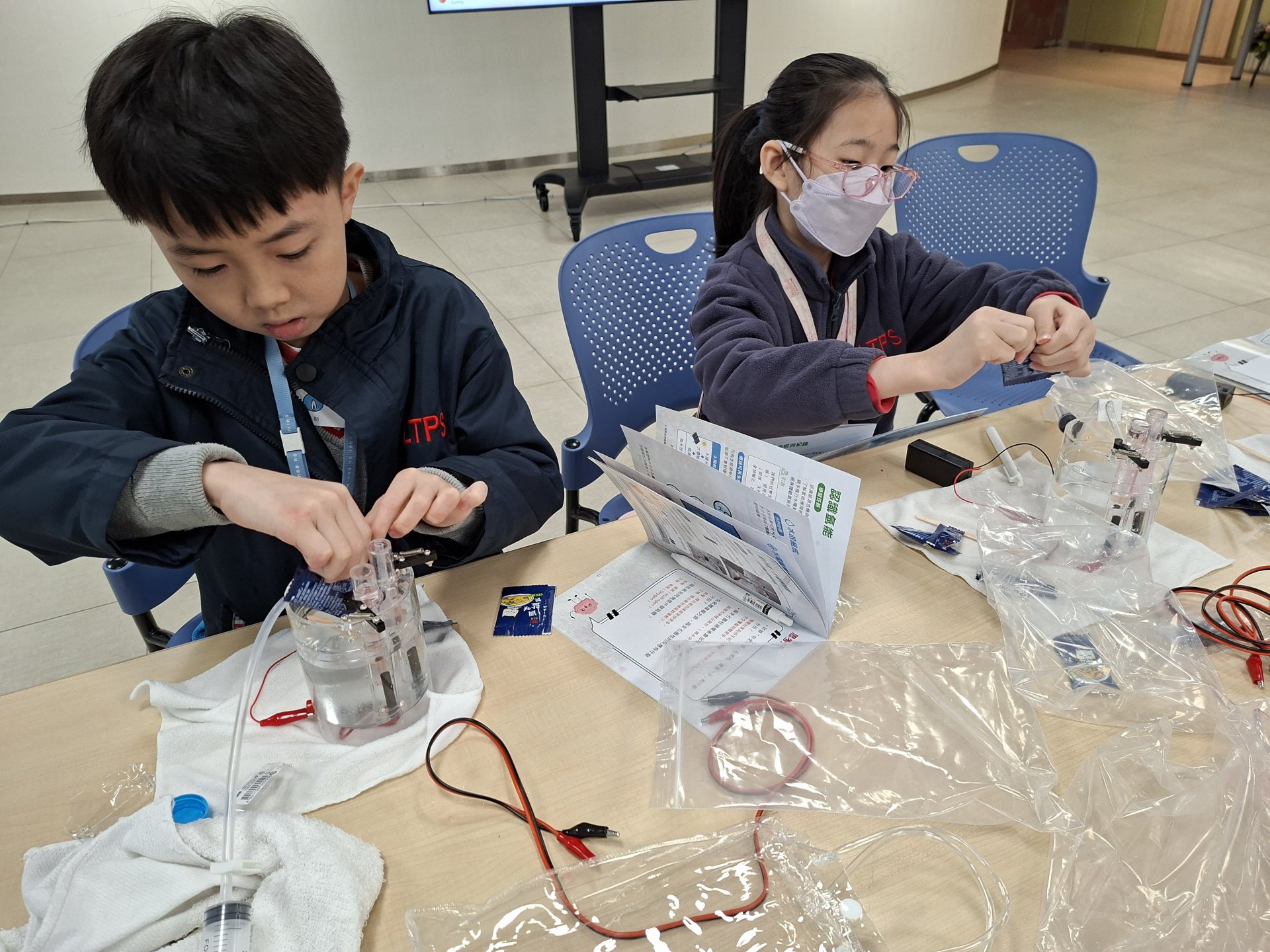 綠火焰校園大使參加「綠氫實驗工作坊」及煤氣公司總部參觀